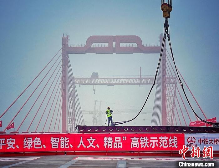 济滨高铁济阳黄河公铁两用特大桥合龙贯通