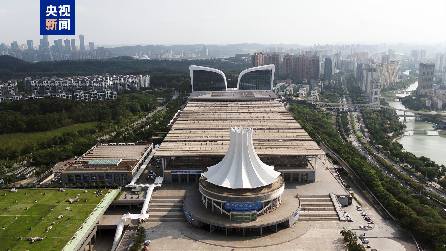 详细阅读:优选产品的“一站式”体验馆 东博会常设展示厅建成启用 优选产品的“一站式”体验馆 东博会常设展示厅建成启用