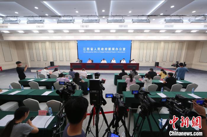 今年江西省红十字会“博爱送万家”发放救助款物1093万元